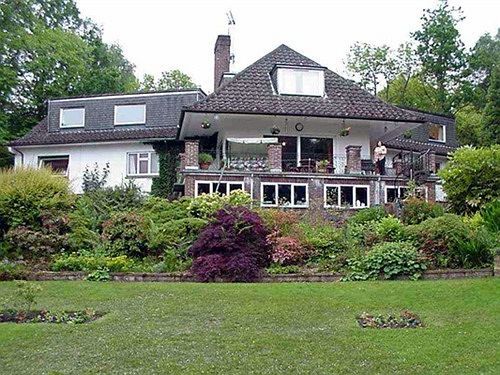 Linchens Bed And Breakfast Felbridge المظهر الخارجي الصورة